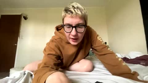 midnightmochi2 online show from 05-09-26, 04:23