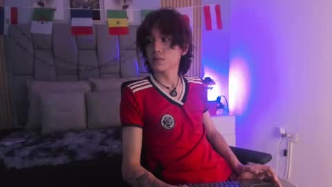 Mika  Milo. online show from 06-25-26, 05:12