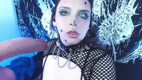 Mika online show from 04-10-26, 05:12