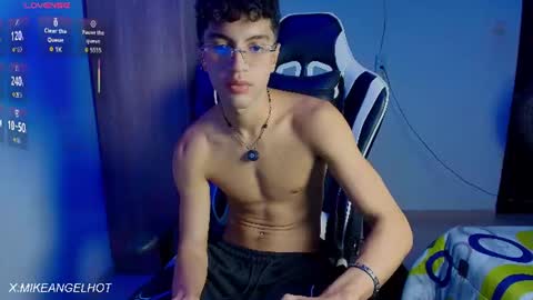 Snapshot of mike_pineapple chatting on 07-03-26, 04:08 Mike Pineapple online show from 07-03-26, 04:08