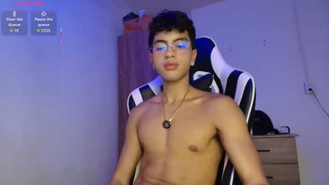 Snapshot of mike_pineapple chatting on 07-13-26, 03:42 Mike Pineapple online show from 07-13-26, 03:42