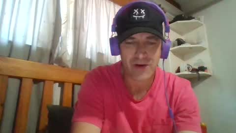 Snapshot of mikeundies chatting on 07-10-26, 07:45 mikeundies online show from 07-10-26, 07:45