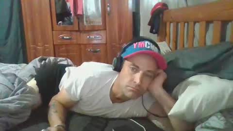 Snapshot of mikeundies chatting on 07-13-26, 06:49 mikeundies online show from 07-13-26, 06:49