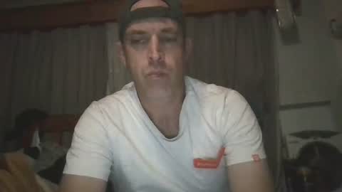 Snapshot of mikeundies chatting on 07-19-26, 08:34 mikeundies online show from 07-19-26, 08:34