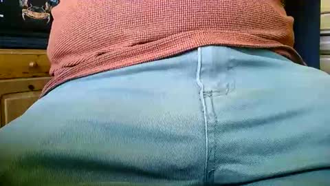 Snapshot of mikeybed chatting on 04-21-26, 11:49 mikeybed online show from 04-21-26, 11:49