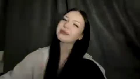 Mia online show from 05-27-26, 03:31