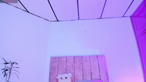 mila_1wood online show from 06-19-26, 12:42