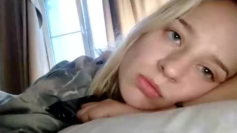 Snapshot of mila_420 chatting on 10-27-25, 12:20 Mila 420 online show from 10-27-25, 12:20