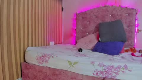 mila_grace_ online show from 04-13-26, 06:46