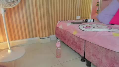 mila_grace_ online show from 05-12-26, 06:38