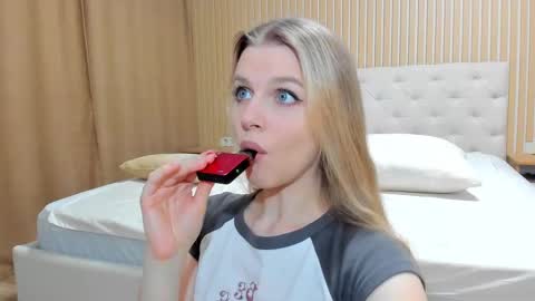 Julia and Edson online show from 02-10-25, 03:57