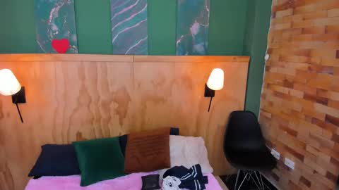 Snapshot of mila_samy chatting on 10-08-25, 12:14 Mila and samy online show from 10-08-25, 12:14