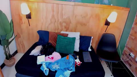 Snapshot of mila_samy chatting on 10-19-25, 11:55 Mila and samy online show from 10-19-25, 11:55