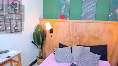 Snapshot of mila_samy chatting on 10-25-25, 12:02 Mila and samy online show from 10-25-25, 12:02