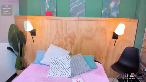 Snapshot of mila_samy chatting on 11-04-25, 12:15 Mila and samy online show from 11-04-25, 12:15