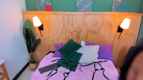 Snapshot of mila_samy chatting on 01-14-26, 12:22 Mila and samy online show from 01-14-26, 12:22