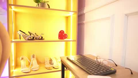 milacrave online show from 02-14-26, 11:40