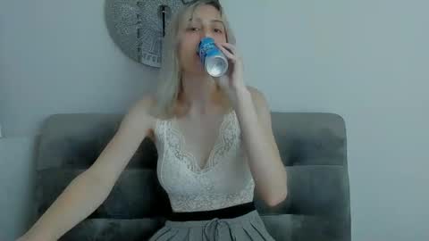 Snapshot of milaglow chatting on 06-08-26, 01:22 MilaGlow online show from 06-08-26, 01:22