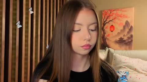 Snapshot of milaice chatting on 06-14-26, 01:35 Mila online show from 06-14-26, 01:35