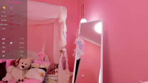 Snapshot of milalewi chatting on 06-22-26, 01:07 MilaLewi online show from 06-22-26, 01:07
