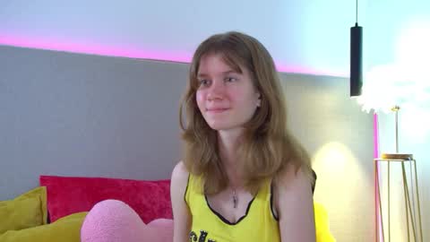 Snapshot of milamaelis chatting on 03-12-26, 06:36 Mila online show from 03-12-26, 06:36
