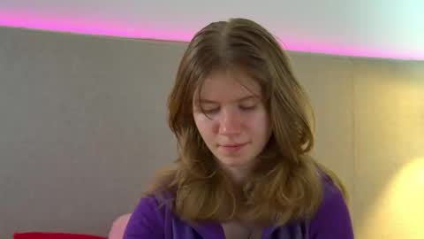 Snapshot of milamaelis chatting on 03-19-26, 08:02 Mila online show from 03-19-26, 08:02