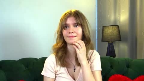 Snapshot of milamaelis chatting on 03-21-26, 08:19 Mila online show from 03-21-26, 08:19