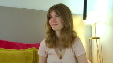 Snapshot of milamaelis chatting on 03-22-26, 06:28 Mila online show from 03-22-26, 06:28