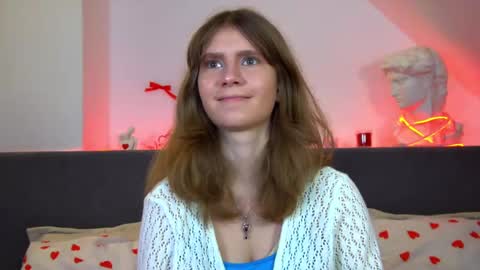 Snapshot of milamaelis chatting on 03-25-26, 06:36 Mila online show from 03-25-26, 06:36