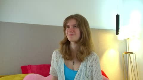 Snapshot of milamaelis chatting on 03-26-26, 06:24 Mila online show from 03-26-26, 06:24