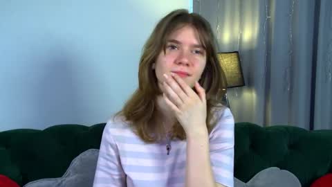 Snapshot of milamaelis chatting on 04-05-26, 06:32 Mila online show from 04-05-26, 06:32