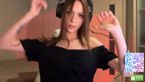 Snapshot of milamiuu chatting on 07-15-26, 06:46 milamiuu online show from 07-15-26, 06:46