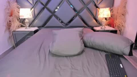 milan_lewiss online show from 04-01-26, 01:41