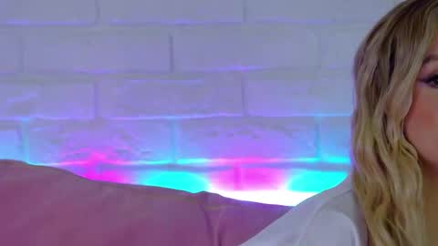 MilanaBalmain online show from 03-11-26, 04:13