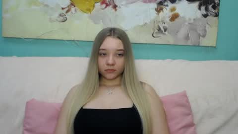Snapshot of milanasii chatting on 04-12-26, 04:45 Milana online show from 04-12-26, 04:45