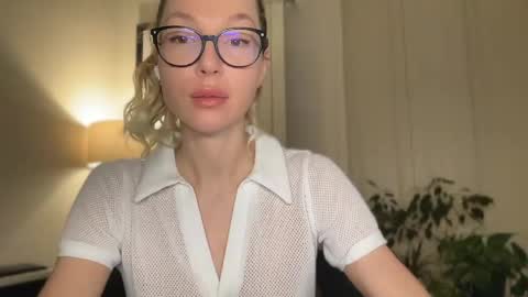 Mila online show from 05-19-26, 04:24