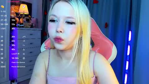 Snapshot of milemissyy chatting on 06-27-26, 11:04 Mia online show from 06-27-26, 11:04