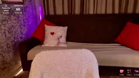 Snapshot of milemissyy chatting on 07-19-26, 09:35 Mia online show from 07-19-26, 09:35