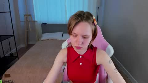 Snapshot of milena_milyan chatting on 04-23-26, 01:07 Milena online show from 04-23-26, 01:07