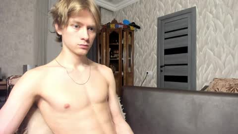 Isaac online show from 04-08-26, 10:32