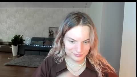 mili-kira online show from 06-11-26, 02:15