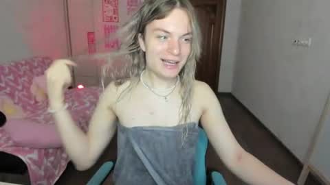 mili-kira online show from 06-14-26, 04:25