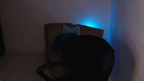 Snapshot of millyx_ chatting on 05-30-26, 04:48 Emily online show from 05-30-26, 04:48