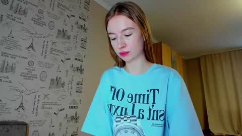 Snapshot of minidiva_ chatting on 01-11-26, 12:43 Amelia online show from 01-11-26, 12:43