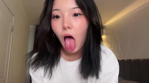 Snapshot of minnie_joy_ chatting on 05-09-26, 12:32 Joy online show from 05-09-26, 12:32