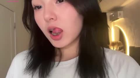 Snapshot of minnie_joy_ chatting on 05-14-26, 01:18 Joy online show from 05-14-26, 01:18