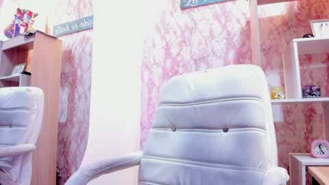 Snapshot of minniee_n chatting on 06-27-26, 12:22 MINNI online show from 06-27-26, 12:22