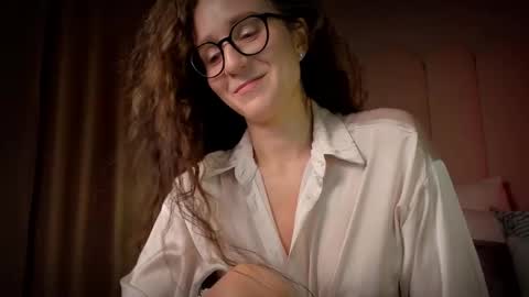 Snapshot of mira_kraviz chatting on 02-15-26, 03:53 Mira online show from 02-15-26, 03:53