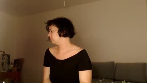 Snapshot of miradiaz chatting on 06-13-26, 09:35 Meera online show from 06-13-26, 09:35