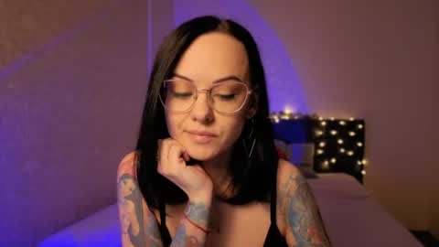 Snapshot of miraskyy chatting on 06-14-26, 04:42 MiraSkyy online show from 06-14-26, 04:42
